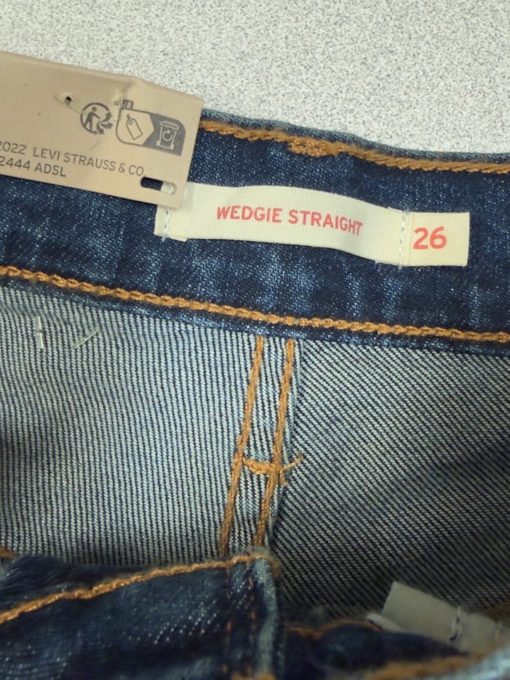 Levi's‎ Wedgie Straight jeans in a medium blue wash  Sz 26/28 NWT - Picture 4 of 8